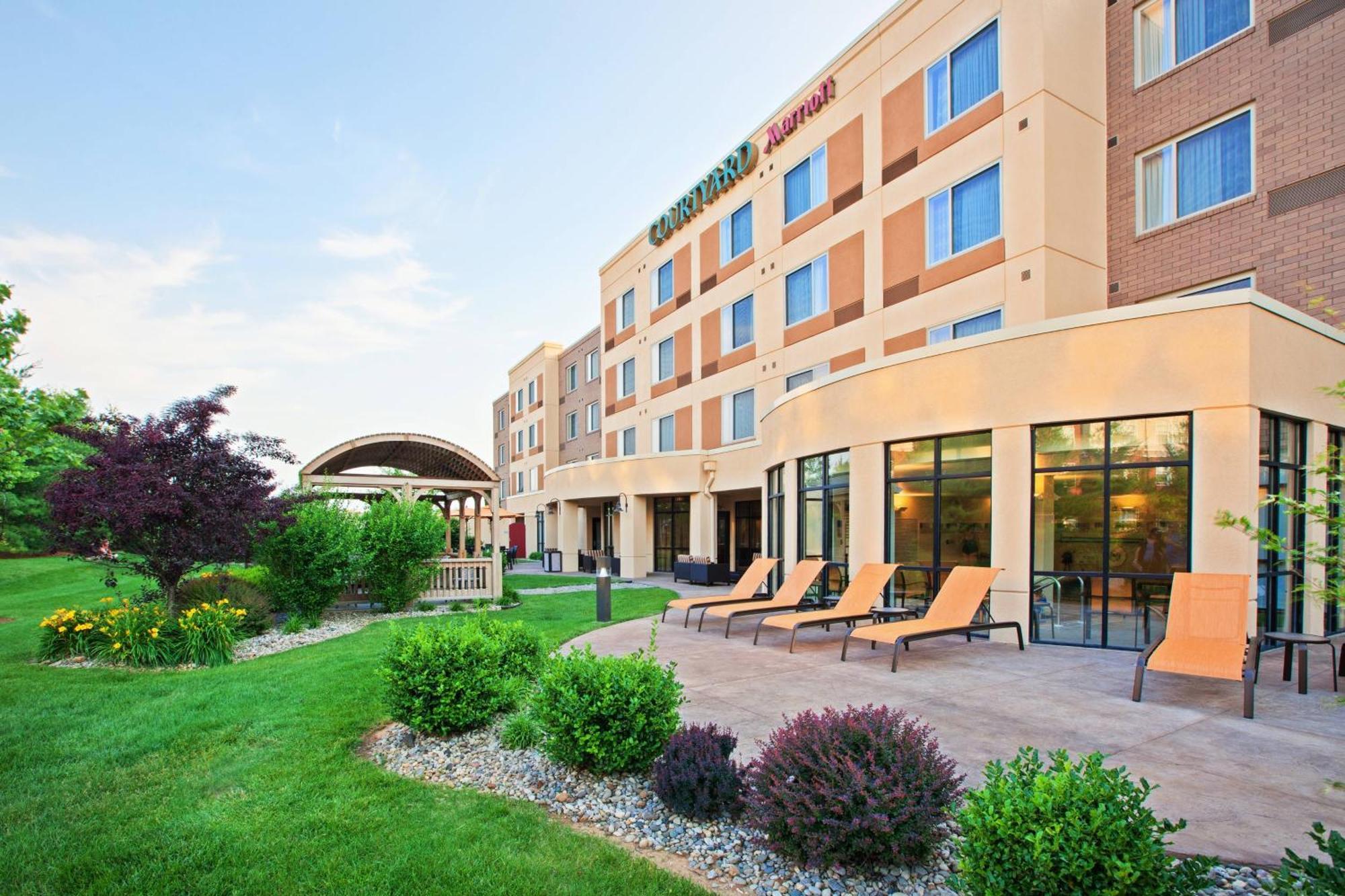 Courtyard Louisville Northeast Buitenkant foto